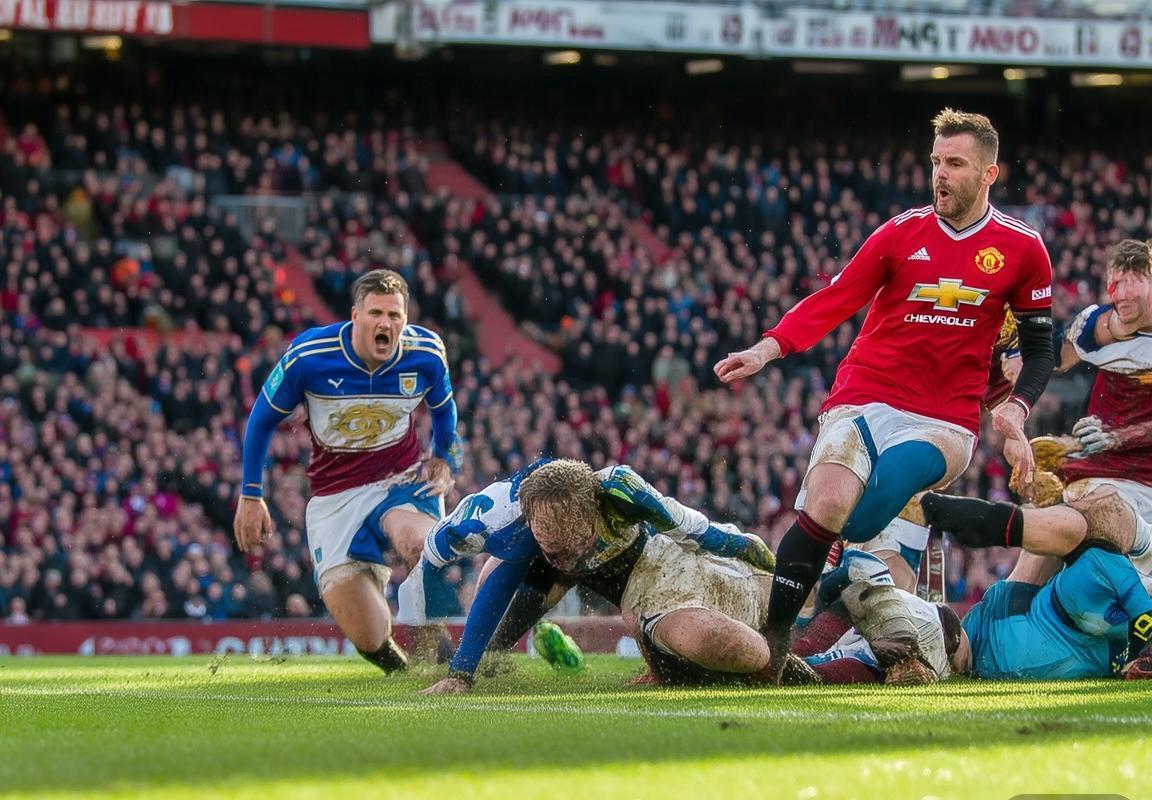 2017年曼联对决伯恩利：激情对决与战术解析(图1)